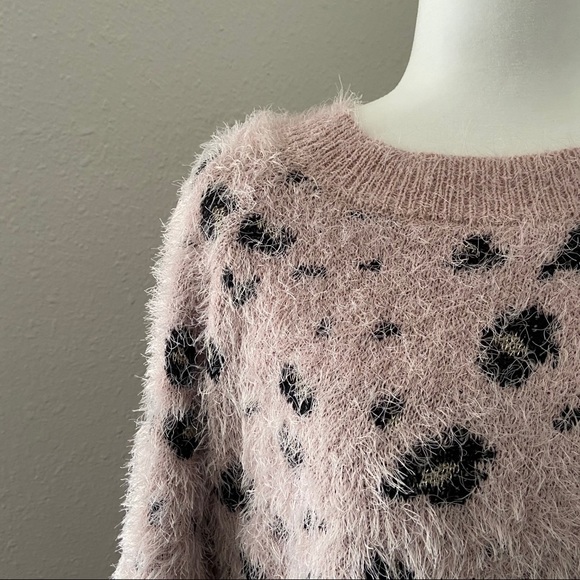 Freshman | Cheetah Print Fuzzy Sweater - Picture 2 of 5